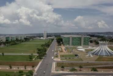 Brasília (DF), 03/11/2023, Catedral Metropolitana Nossa Senhora Aparecida - Catedral de Brasília e a Esplanada dos ministérios.  Foto: Rafa Neddermeyer/Agência Brasil