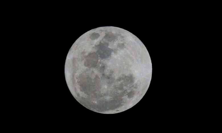 São Paulo SP 30/08/2023   -  Superlua azul vista em São Paulo que está em seu ponto de órbita mais próximo da Terra, o chamado perigeu. Foto Paulo Pinto/Agência Brasil