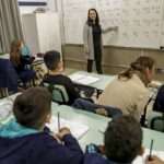 Canoas (RS), 21/06/2024 - A professora Suelem Furlanetto dentro de sala de aula na Escola Municipal Rio Grande do Sul, após enchente que atingiu toda a escola. Foto: Bruno Peres/Agência Brasil