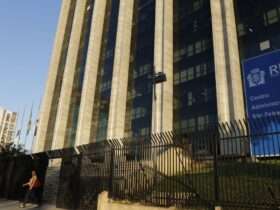 Fachada do Centro Administrativo São Sebastião, edifício sede da Prefeitura do Rio de Janeiro, na Cidade Nova.