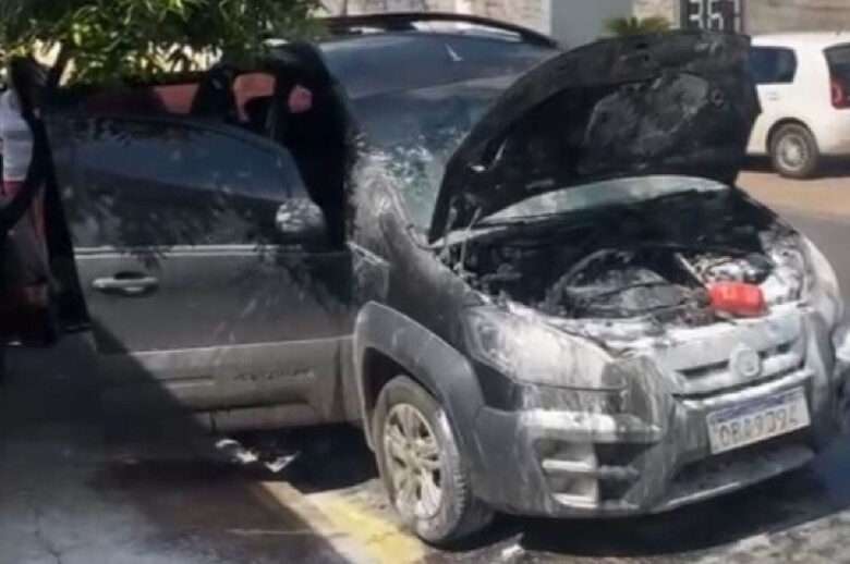 Motorista de aplicativo morre após infarto que causou incêndio no veículo em Várzea Grande