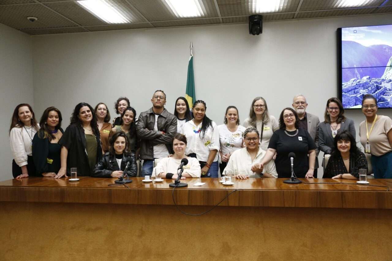 A participação da Unemat neste debate reafirma seu papel como instituição que contribui significativamente para o desenvolvimento de políticas públicas ambientais