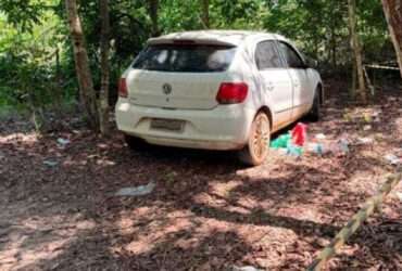 Homem foi achado morto no banco do passageiro de um VW Gol branco; Politec e Polícia Civil investigam o caso.