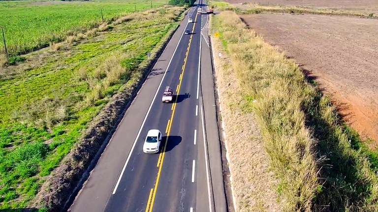 A concessionária Nova Rota do Oeste alerta para a importância de manter uma distância segura entre os veículos