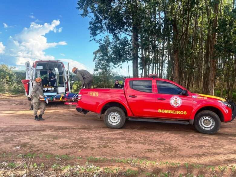 Bombeiros resgatam banhista após acidente em córrego em Primavera do Leste