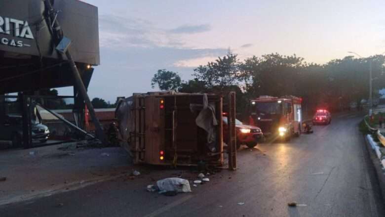 Bombeiros salvam motorista preso às ferragens após acidente em Várzea Grande