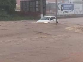 Chuva intensa deixa cidade de Mato Grosso inundada e casas ficam alagadas