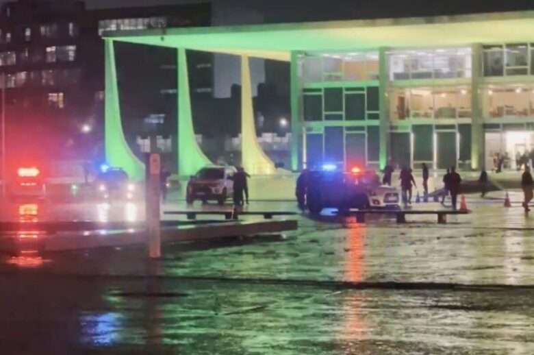 Explosões em Brasília causam pânico em frente ao STF