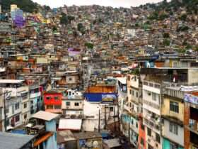 Mais de 81 mil pessoas vivem em favelas, revela Censo 2022