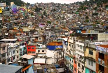 Mais de 81 mil pessoas vivem em favelas, revela Censo 2022