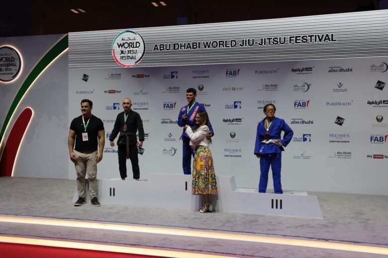 Primeira-dama de Mato Grosso celebra histórias de superação e conquista de medalhas nas competições de Parajiu-jitsu em Abu Dhabi