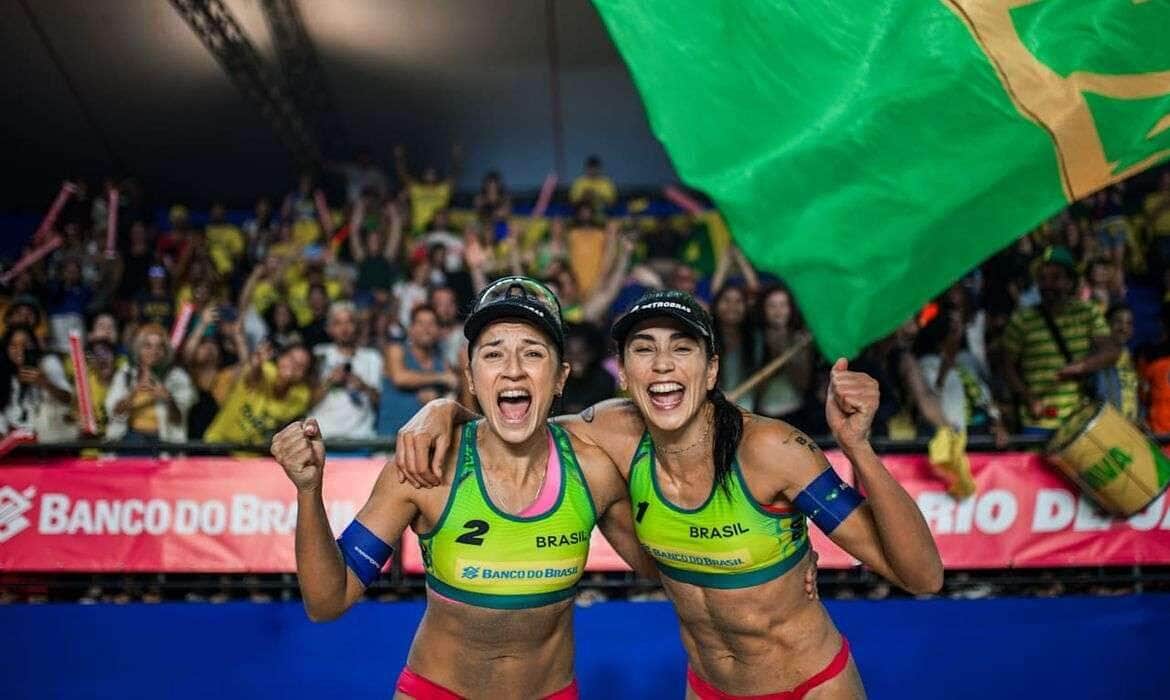 bárbara, carol, vôlei de praia