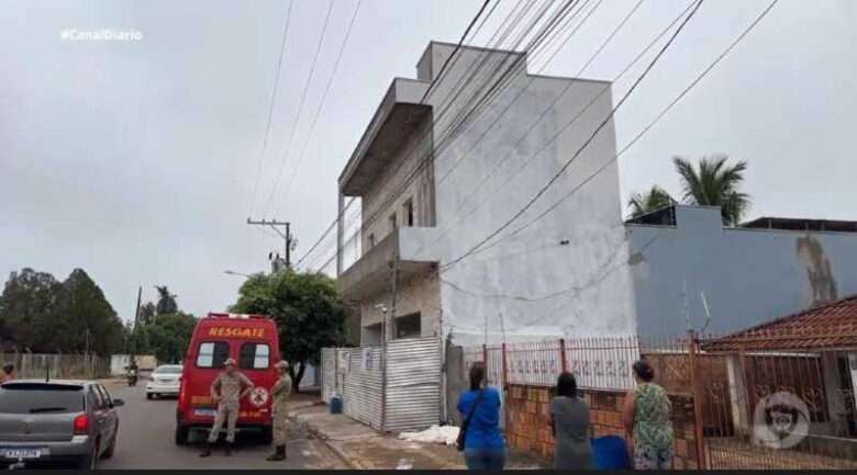 Pintor morre após descarga elétrica e queda de prédio em Pontes e Lacerda