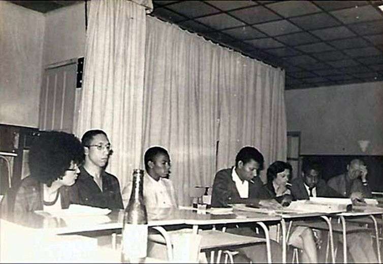 O poeta Oliveira Silveira foi um dos pensadores e era fichado pela ditadura - Grupo Palmares, 20 de novembro de 1971. Foto: Instituto Oliveira Silveira/Divulgação