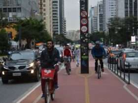 Ciclovia da Avenida Paulista facilita a mobilidade urbana na cidade de São Paulo.