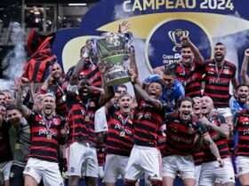 Soccer Football - Copa do Brasil - Final - Second Leg - Atletico Mineiro v Flamengo - Arena MRV, Belo Horizonte, Brazil  - November 10, 2024 Flamengo's Gerson, Bruno Henrique and teammates celebrate winning the Copa do Brasil with the trophy REUTERS/Cris Mattos