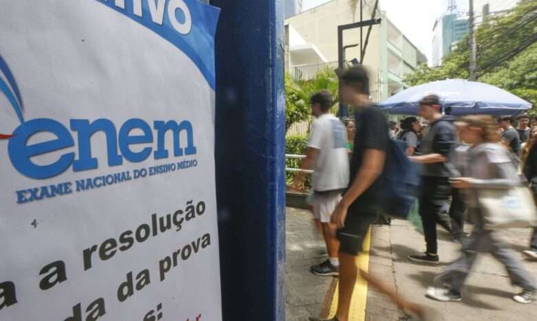 São Paulo (SP), 10/11/2024 - Estudantes  no segundo dia de provas do ENEM na UNIP Vergueiro em São Paulo. Foto: Paulo Pinto/Agência Brasil