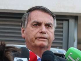 Brasília (DF), 18/10/2023, O ex-presidente Jair Bolsonaro, fala com jornalistas, na sede da Polícia Federal em Brasília. Foto: Valter Campanato/Agência Brasil