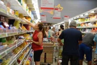 Supermercados reforçam segurança na Grande Vitória.
Foto: Tânia Rêgo/Agência Brasil/Arquivo