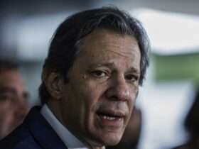 Brasília (DF) 13/05/2024 - O ministro da Fazenda, Fernando Haddad fala sobre a reunião entre o presidente Lula e o governador do RS, Eduardo Leite.Na reunião ficou decidido a suspensão da dívida do Rio Grande do Sul por 3 anos.
Foto: Joédson Alves/Agência Brasil