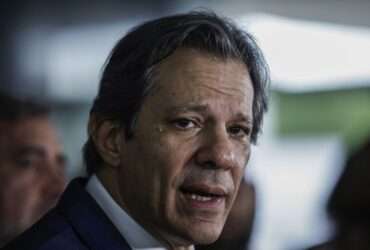 Brasília (DF) 13/05/2024 - O ministro da Fazenda, Fernando Haddad fala sobre a reunião entre o presidente Lula e o governador do RS, Eduardo Leite.Na reunião ficou decidido a suspensão da dívida do Rio Grande do Sul por 3 anos.
Foto: Joédson Alves/Agência Brasil