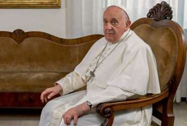 Roma 20/10/2023 – Papa Francisco duarente entrevista em seu gabinete no Vaticano Foto: Vatican Media/Divulgação