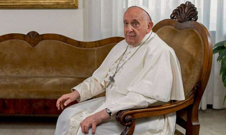 Roma 20/10/2023 – Papa Francisco duarente entrevista em seu gabinete no Vaticano Foto: Vatican Media/Divulgação