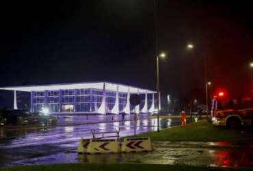 Brasília (DF) 13/11/2024 - Explosões são ouvidas perto do STF; prédio é evacuado, uma pessoa morreu.
Foto: Bruno Peres/Agência Brasil