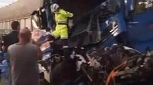 Motorista fica preso às ferragens após colisão entre carretas na BR-364 em Jaciara 
