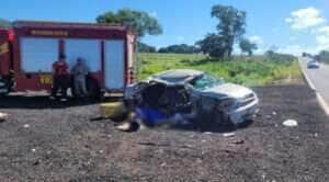 Mulher morre e homem fica ferido em grave acidente na BR-070 em Barra do Garças