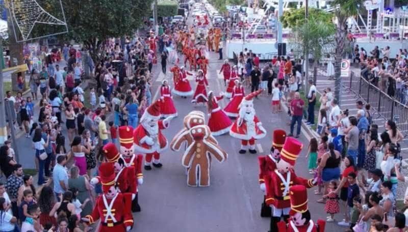 Amanhã (14) tem Parada de Natal com casal Noel e personagens infantis em Sinop