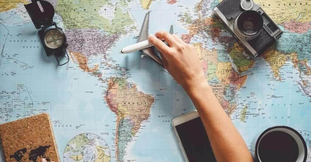 Passagens aéreas não devem subir após fusão de empresas, diz ministro