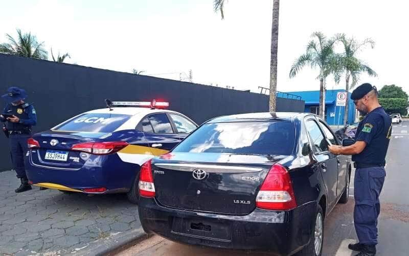 Guarda Civil recupera carro roubado no centro de Sinop