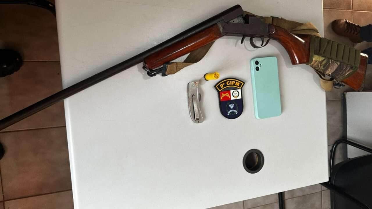 Homem embriagado persegue e ameaça mãe e padrasto com arma de fogo em zona rural de Mato Grosso