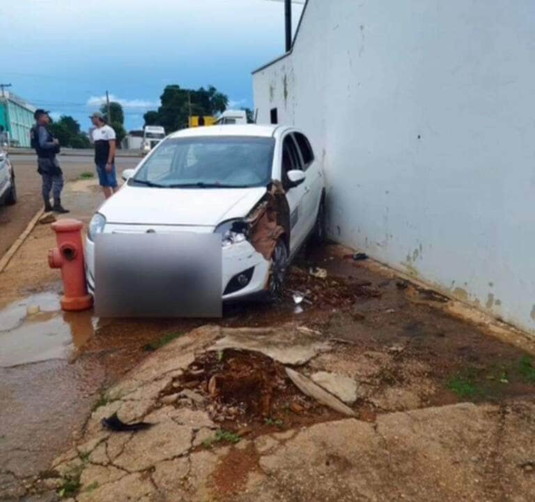 Motorista embriagado bate em muro do Corpo de Bombeiros em Rondonópolis