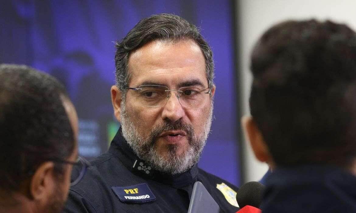 Brasília - 25/05/2023 - PRF - A Polícia Rodoviária Federal (PRF) apresenta o Projeto Estratégico Bodycams, que trata do conjunto de estudos do órgão, sob orientação do Ministério da Justiça e Segurança Pública (MJSP), para implementar o uso de câmeras corporais nos uniformes dos policiais. Na foto o diretor geral da PRF, Antônio Fernando Souza Oliveira. Foto: Antônio Cruz/ Agência Brasil