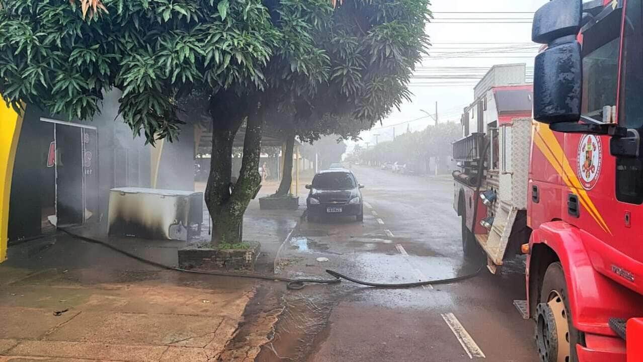 Incêndio em lanchonete mobiliza Corpo de Bombeiros em Campo Verde