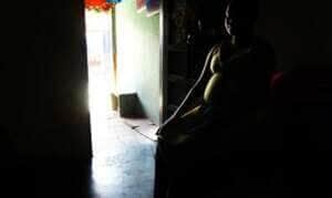 Adolescente de 14 anos é estuprada por padrasto e primo e descobre gravidez em Mato Grosso