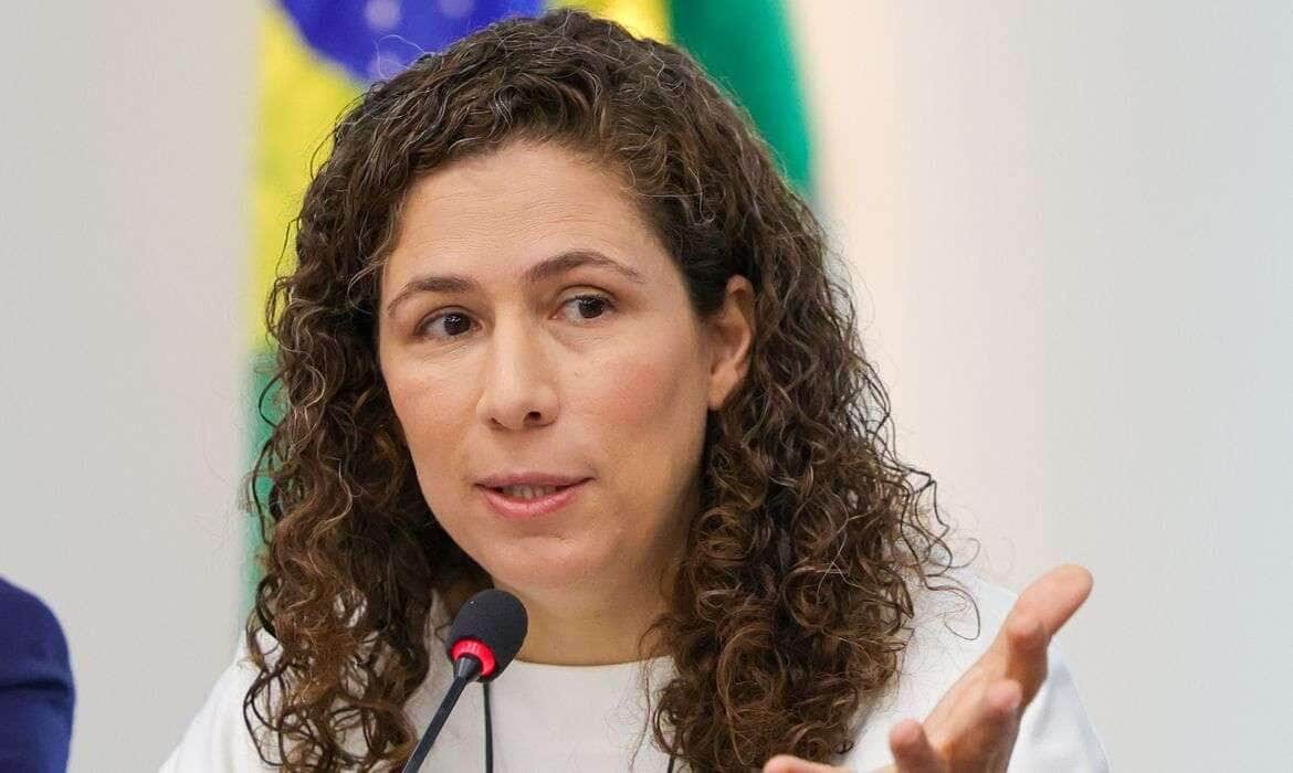 Brasília (DF) 17/12//2024  A ministra do MGI, Esther Dweck, durante assinatura de acordos de cooperação técnica no âmbito do Programa de Governança e Modernização das Empresas Estatais no Ministério da Gestão e da Inovação em Serviços Públicos (MGI) Foto: Fabio Rodrigues-Pozzebom/ Agência Brasil