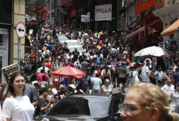 São Paulo SP 03/11/2023 Movimento na Ladeira Porto Geral com a Rua 25 de Março, após o feriado de Finados. Foto: Paulo Pinto/Agência Brasil