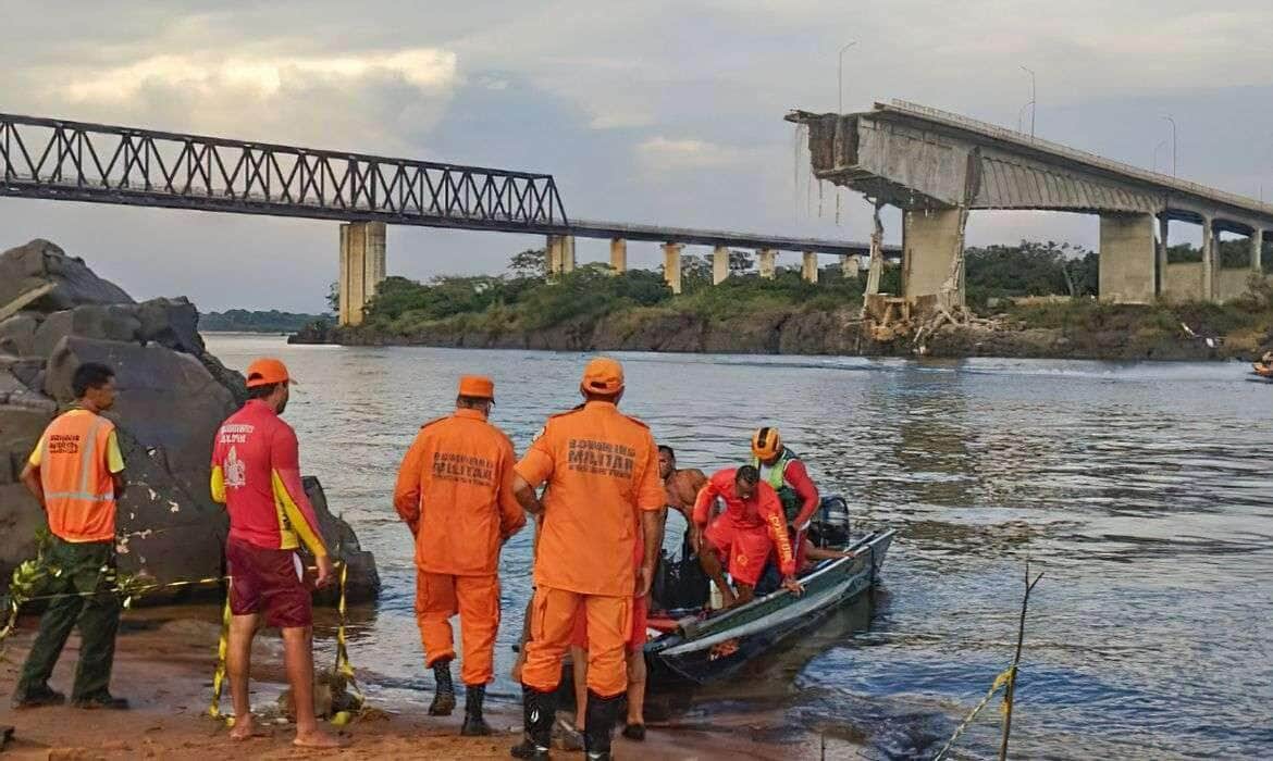 Brasília (DF) 22/12/2024 - Desabamento da ponte em rodovia federal que liga Aguiarnópolis a Estreito e determina força-tarefa para o local.
Foto: Bombeiros Militar/Governo do Tocantins