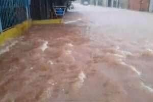 Rondonópolis sofre com alagamentos após fortes chuvas e revela problemas estruturais