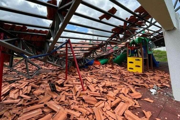 Teto de creche desaba em Rondonópolis após fortes chuvas