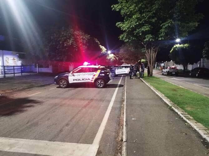 Ocorrência teve início após diligências sobre roubo e sequestro; criminosos eram responsáveis por outros crimes na região.