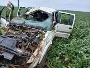 Motorista desvia de anta e capota caminhonete na rodovia Izidoro Pivetta em Lucas do Rio Verde