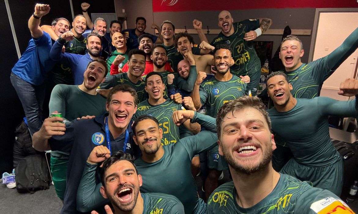 Brasil vence Suécia por 27 x 24 e avança, pela primeira vez na história, às quartas de final do Campeonato Mundial de Handebol Masculino, em 24/01/2024