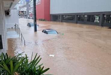 Chuvas em SC deixam quatro cidades em emergência. Na foto, Itajaí é uma das mais atingidas.