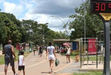 Brasilienses aproveitam o feriado de carnaval no Parque da Cidade