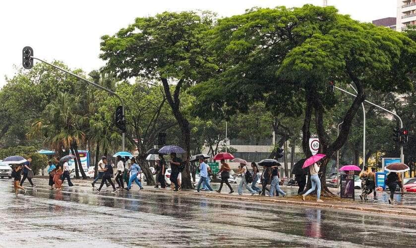 Brasília, (DF), 09/10/2024 - Chuva na W3 Sul, Setor Comecial. Foto Valter Campanato/Agência Brasil.