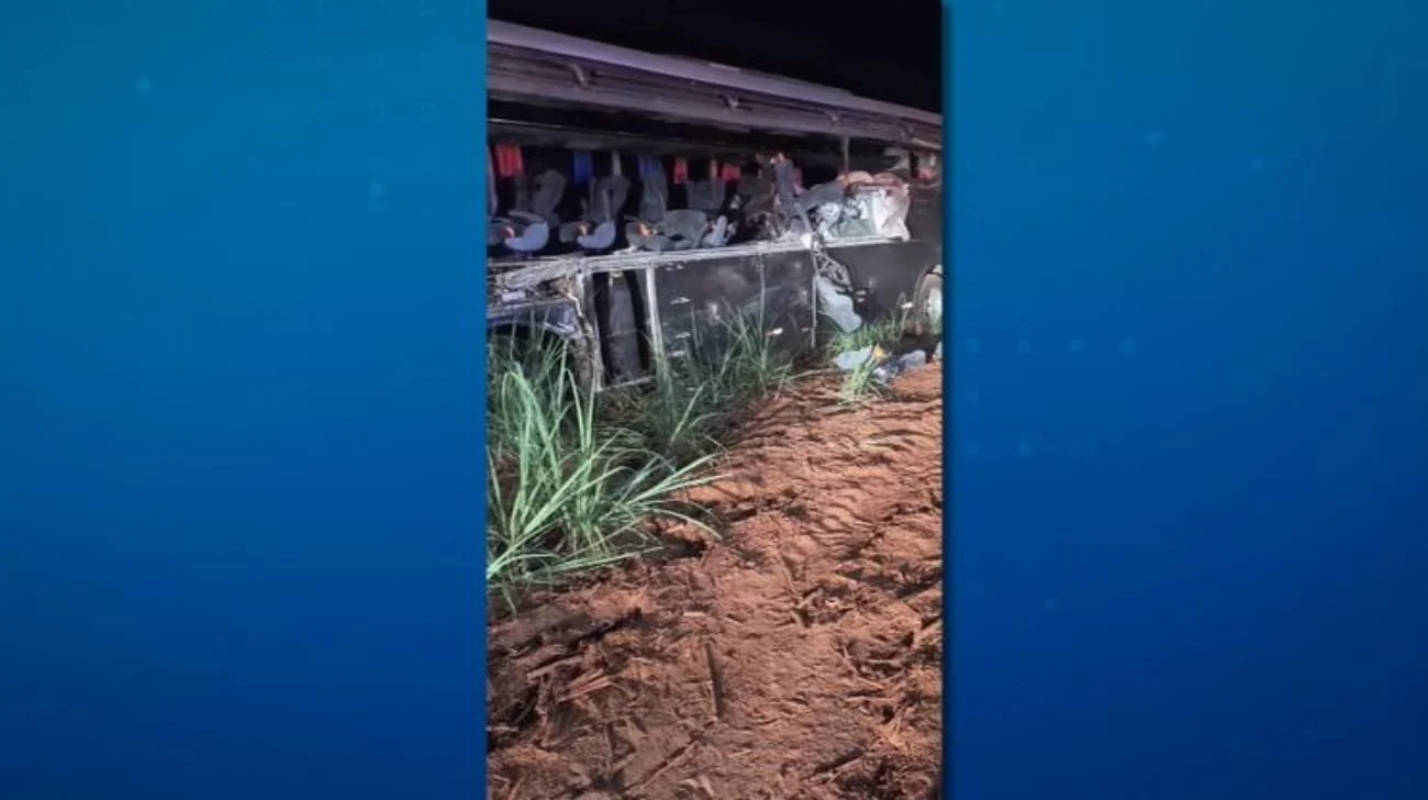 12-pessoas-morrem-em-acidente-envolvendo-onibus-e-caminhao-na-rodovia-waldir-canevari-nas-proximidades-da-cidade-de-nuporanga-no-interior-de-sao-paulo-73953